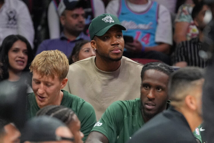 Antetokounmpo says he’s ‘locked in’ with Bucks